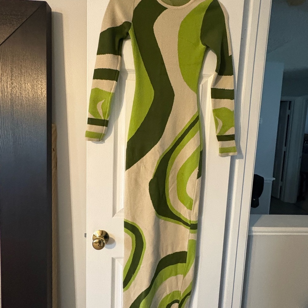 Edge Green and Cream Swirl Long Sleeve Dress